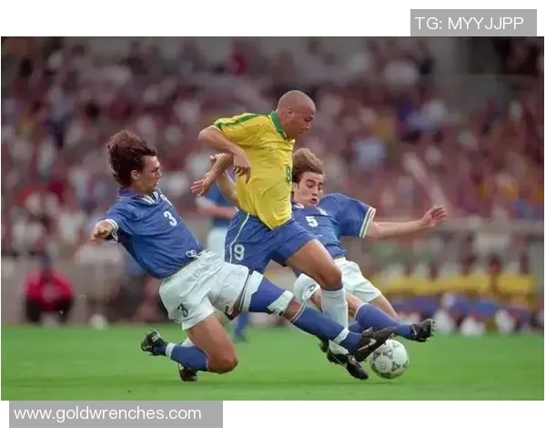 即将退役的现代足球巨星盘点 他们的辉煌时刻和传奇足迹