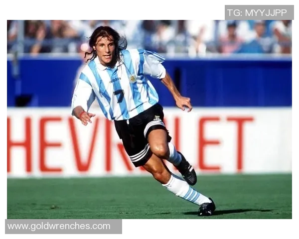 当前足坛最火球星是谁 他的成就与影响力如何改变足球世界 当前足坛最火球星是谁 他的成就与影响力如何改变足球世界