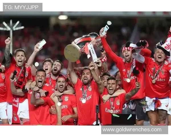 本菲卡足球俱乐部球星闪耀绿茵场展现无限激情与非凡实力