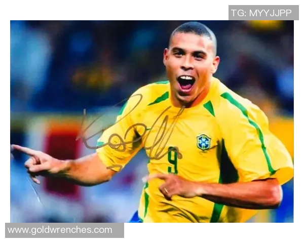 全球足球巅峰时期十大传奇球星及其辉煌成就回顾 全球足球巅峰时期十大传奇球星及其辉煌成就回顾