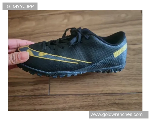 足球巨星们的鞋码揭秘从梅西到C罗脚上战靴有多大 足球巨星们的鞋码揭秘从梅西到C罗脚上战靴有多大