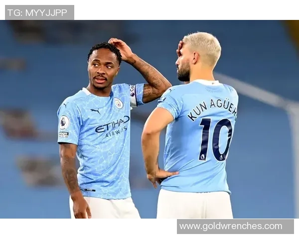 二十世纪足球五大球星的辉煌历程与影响力解析 二十世纪足球五大球星的辉煌历程与影响力解析